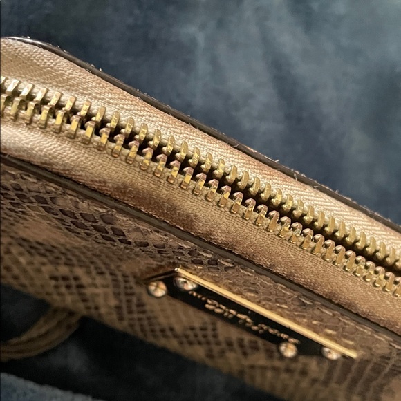 Michael Kors Snake Print Wristlet *AS IS see pics lil marks at zipper edge - Picture 4 of 8